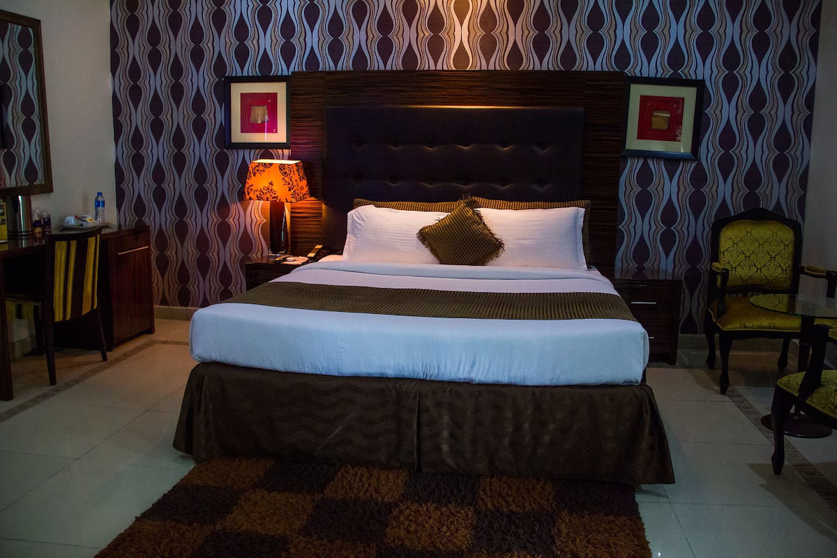 /web/uploads/116/Villa Angelia Hotel Ikoyi/room-photos/Standard Room (Annex 2 Building)/ab4bcee5.jpg